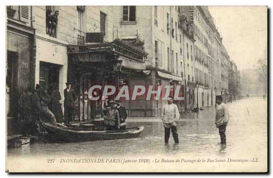 CPA Inondations de Paris Janvier 1910 le bateau de passage de la Rue Saint Dominique 