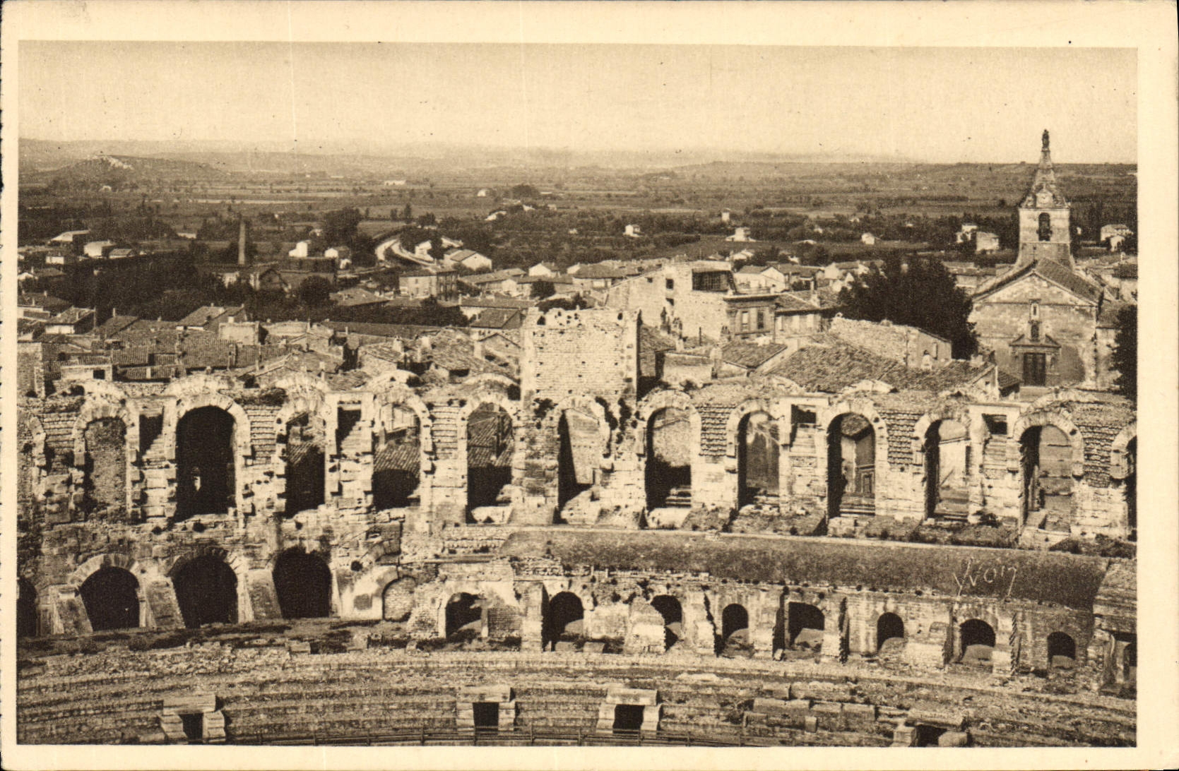 Arles — Vue générale des Arènes — Les Éditions d'Art YVON, Paris