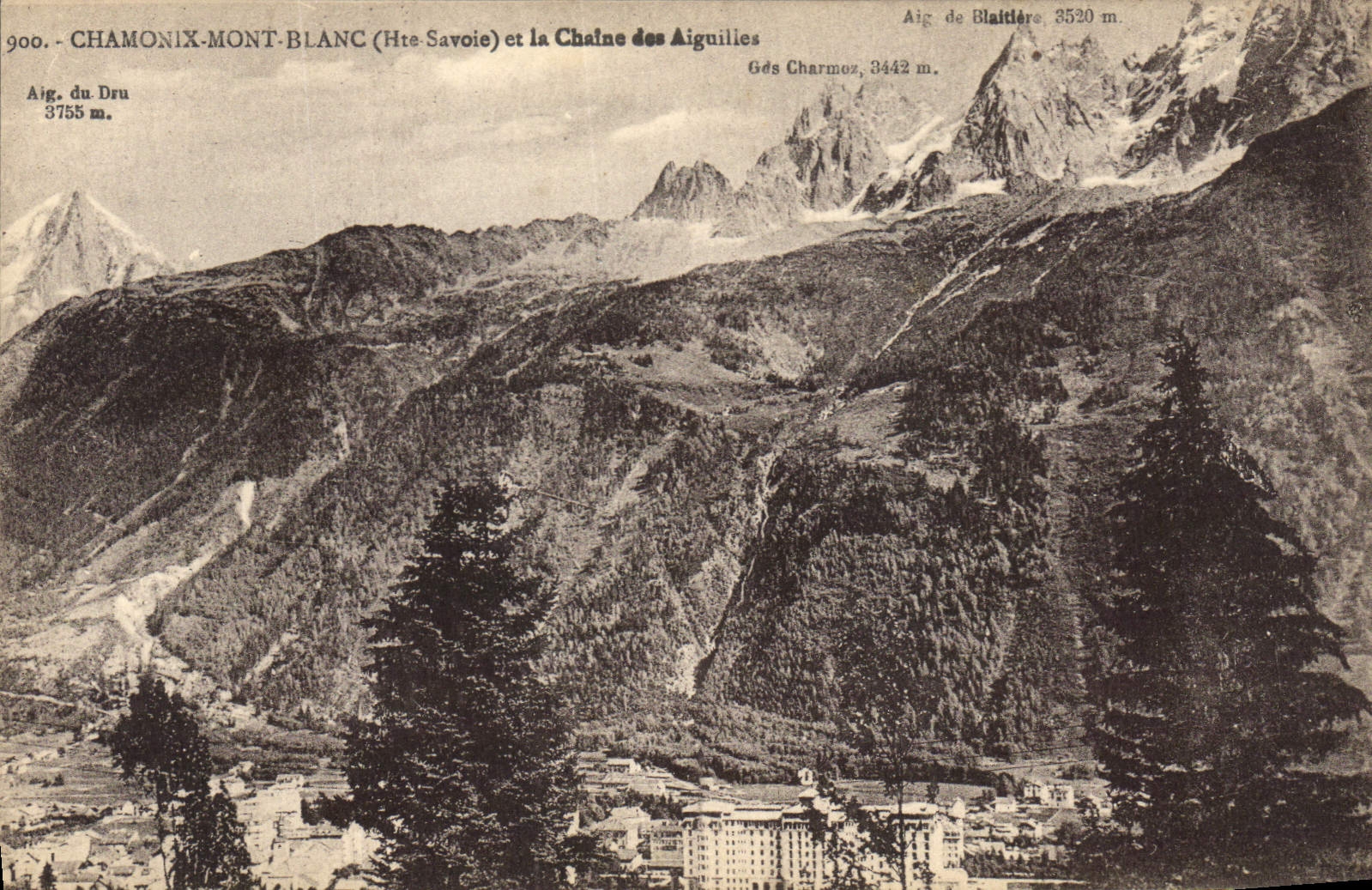 Chamonix-Mont-Blanc (Hte-Savoie) et la Chaîne des Aiguilles — vue panoramique avec aiguilles du Dru, du Charmoz et de Blaitière — éditeur L. Fauraz, Annemasse (Hte-Savoie)
