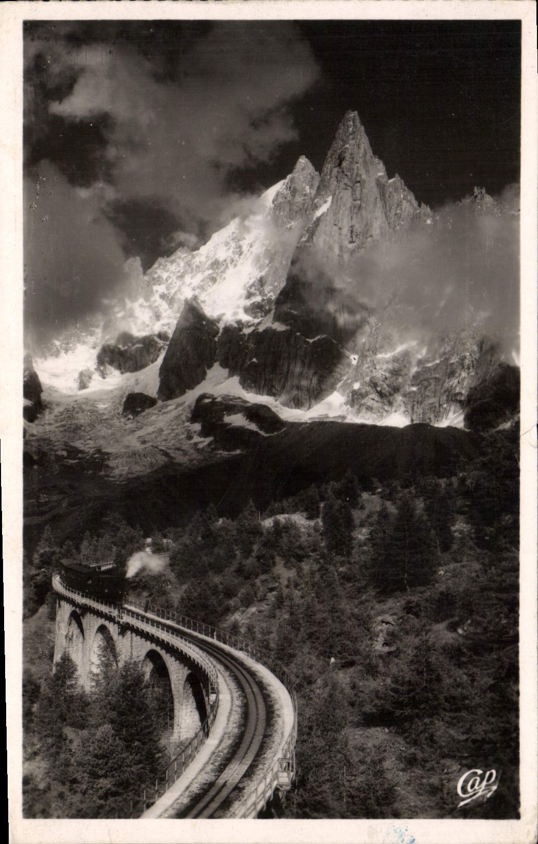 CPA Chamonix Mont Blanc chemin de fer du Montenvers et Aiguille du Dru 
