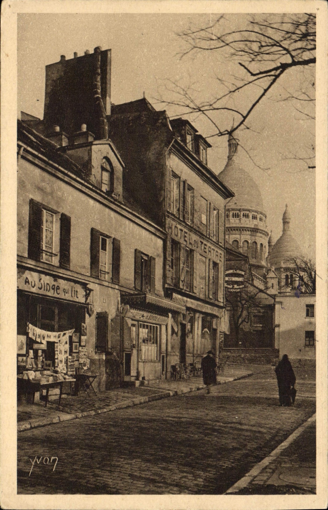 CPA Paris Montmartre La Place du Tertre Au singe qui lit