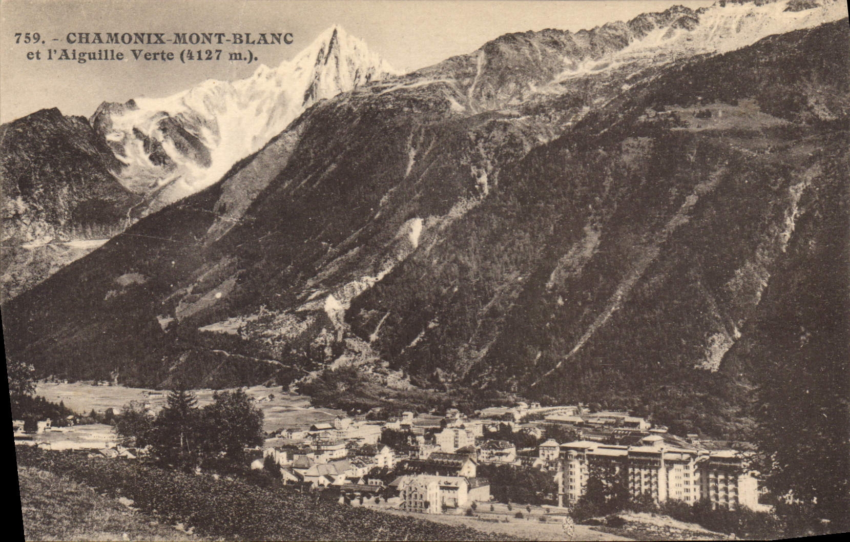 Chamonix-Mont-Blanc et l'Aiguille Verte (4127 m.) — vue panoramique — L. Morand, phot.-édit., Haute-Savoie, n° 759
