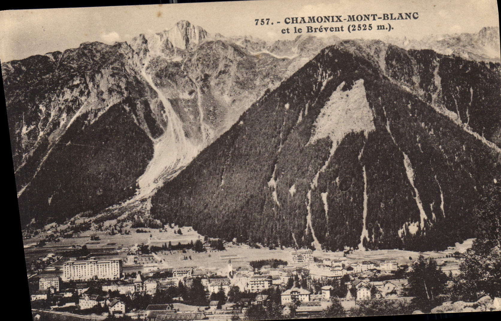 Chamonix-Mont-Blanc et le Brévent (2525 m.) — vue panoramique — L. Morand, phot.-édit. (Haute-Savoie) n° 757