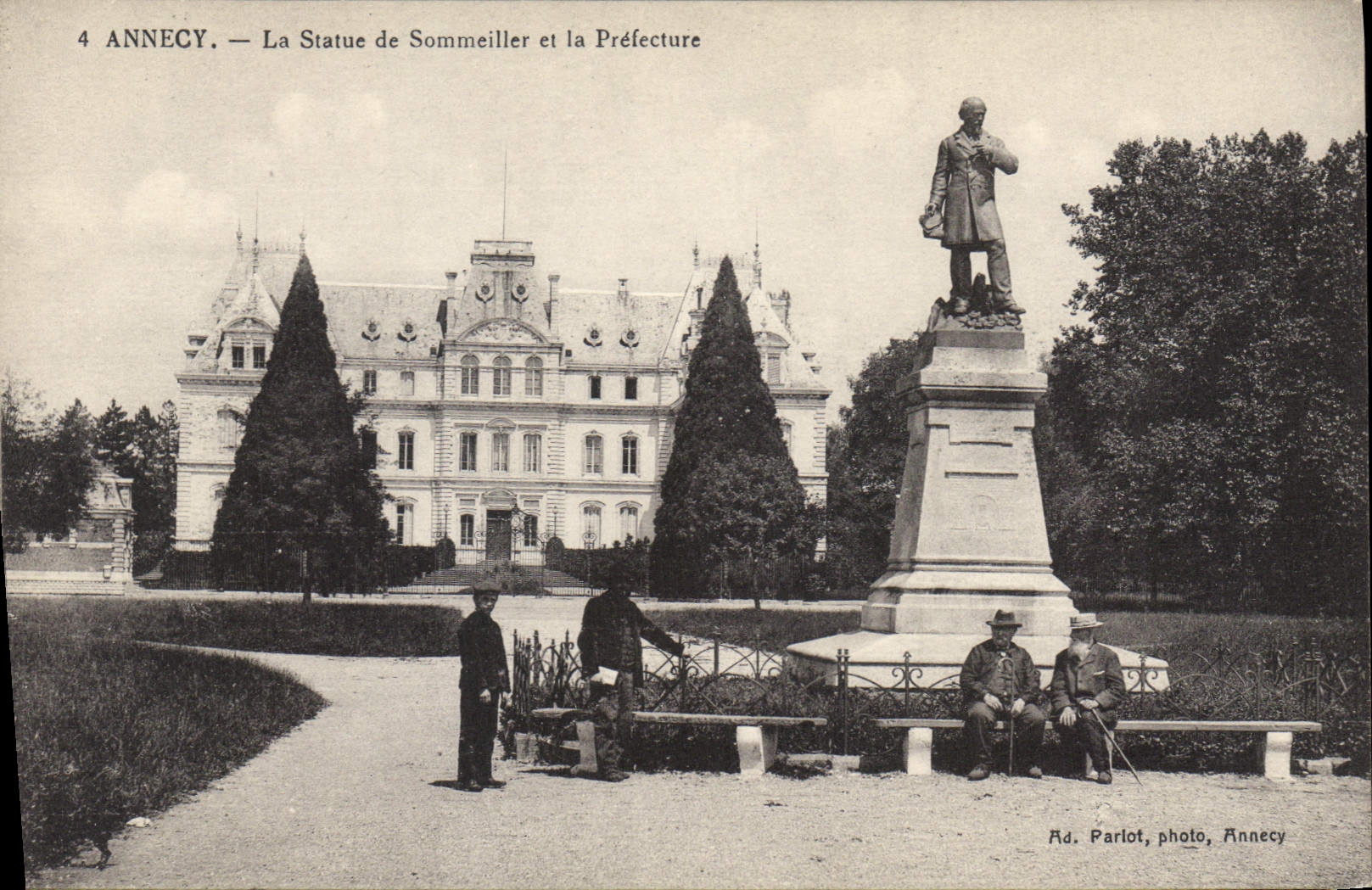 Annecy — La Statue de Sommeiller et la Préfecture — Ad. Parlot, photo, Annecy