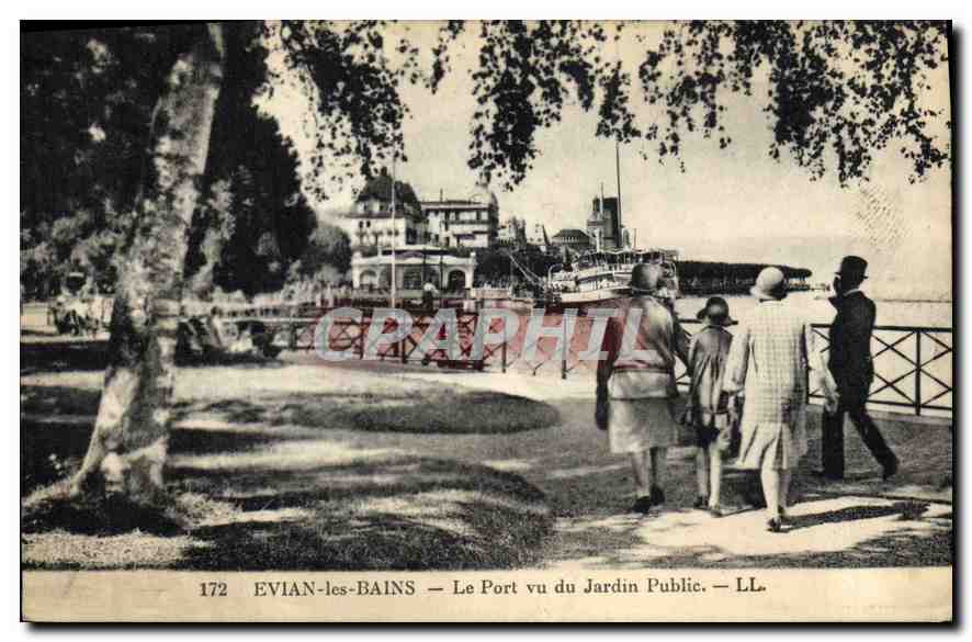 CPA Evian les Bains Le Port vu du Jardin Public Bateau