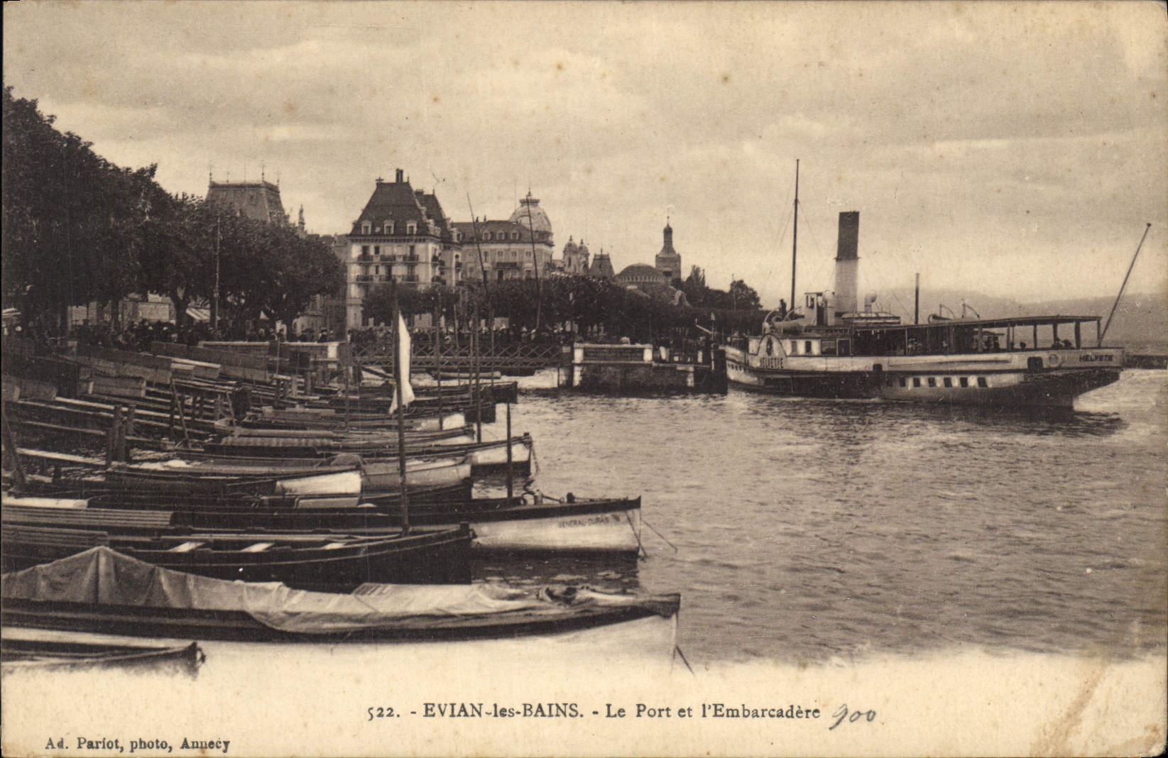 CPA Evian les Bains Le Port et l'Embarcadere Bateau