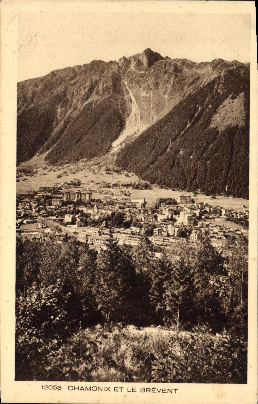 Chamonix et le Brévent — vue panoramique — éditeur Les Deux Savoies, n° 12053