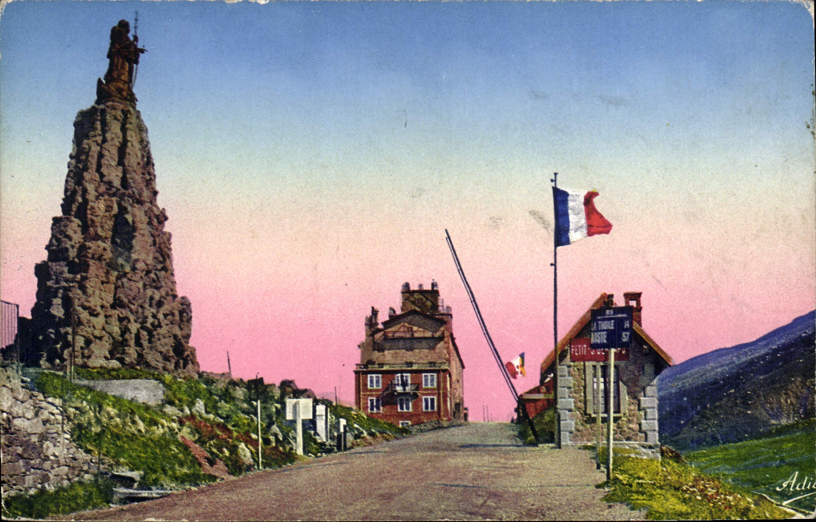 Le Col du Petit Saint-Bernard — Le Monument de Saint-Bernard et l'Hospice — Vue du Chalet-Hôtel de Lancebranlette — Éditeur Collomb, Chambéry