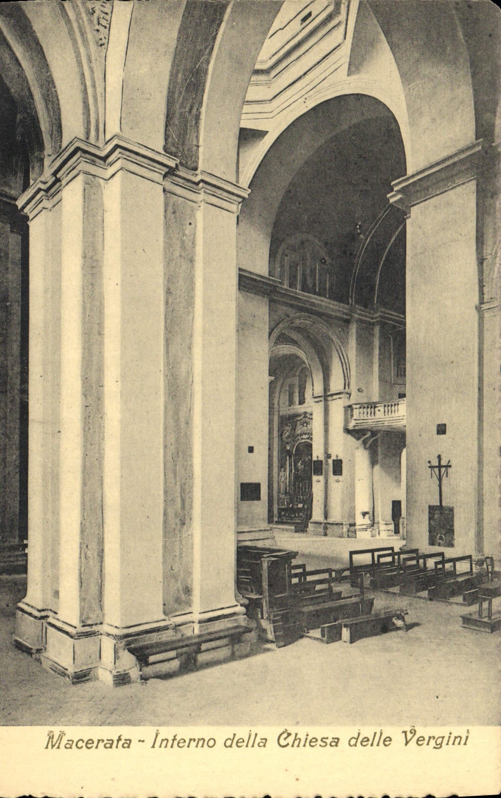CPA Macerata Interno della Chiesa delle Vergini 
