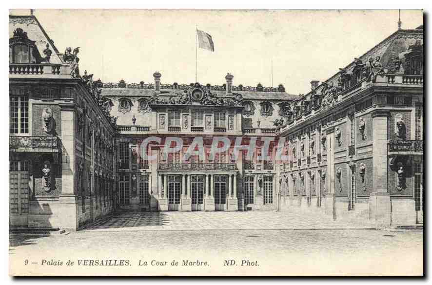 CPA Palais de Versailles La Cour de Marbre 