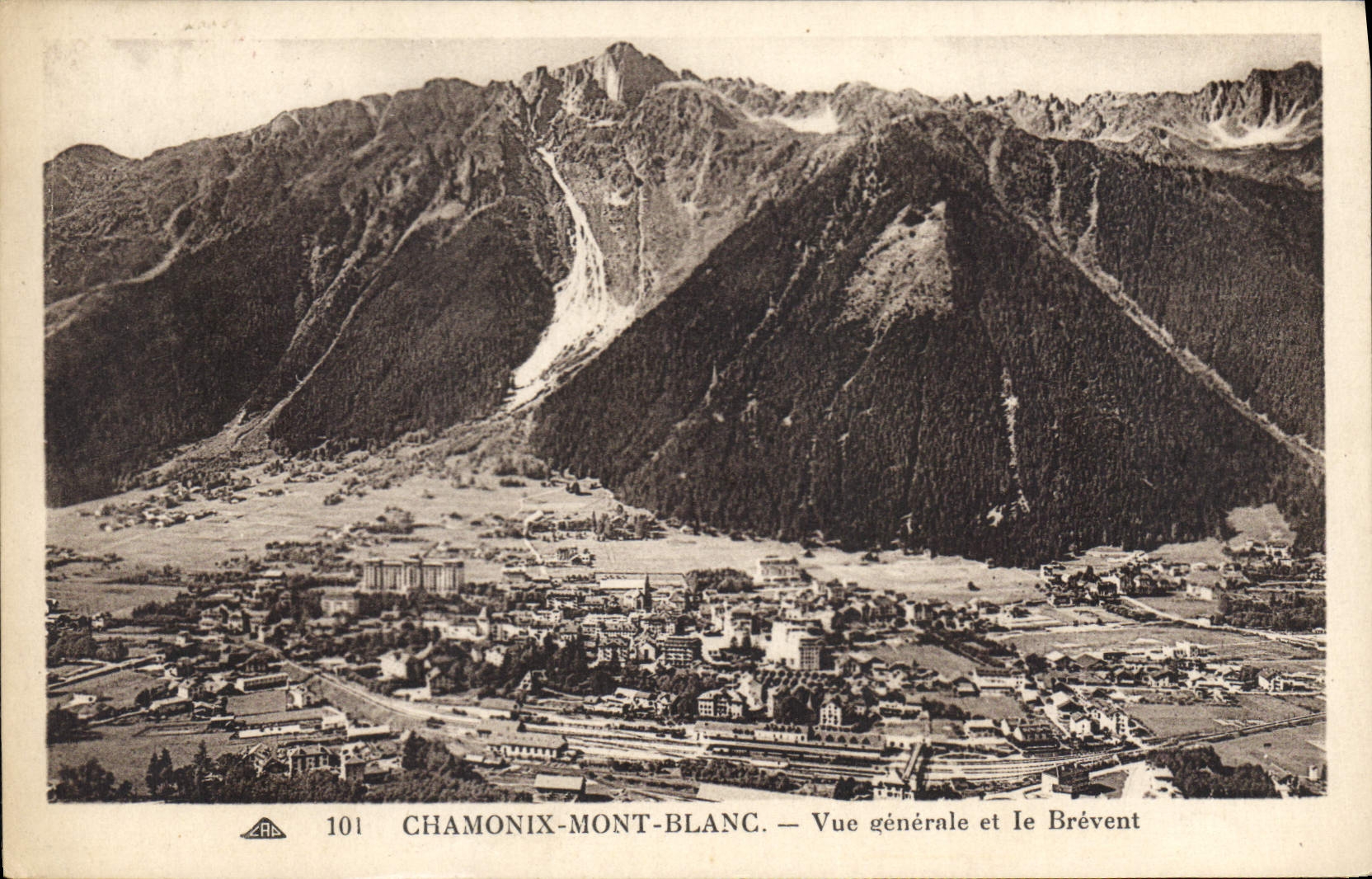 Chamonix-Mont-Blanc — Vue générale et Le Brévent — Éditeur des Arts Glaciers, n° 101