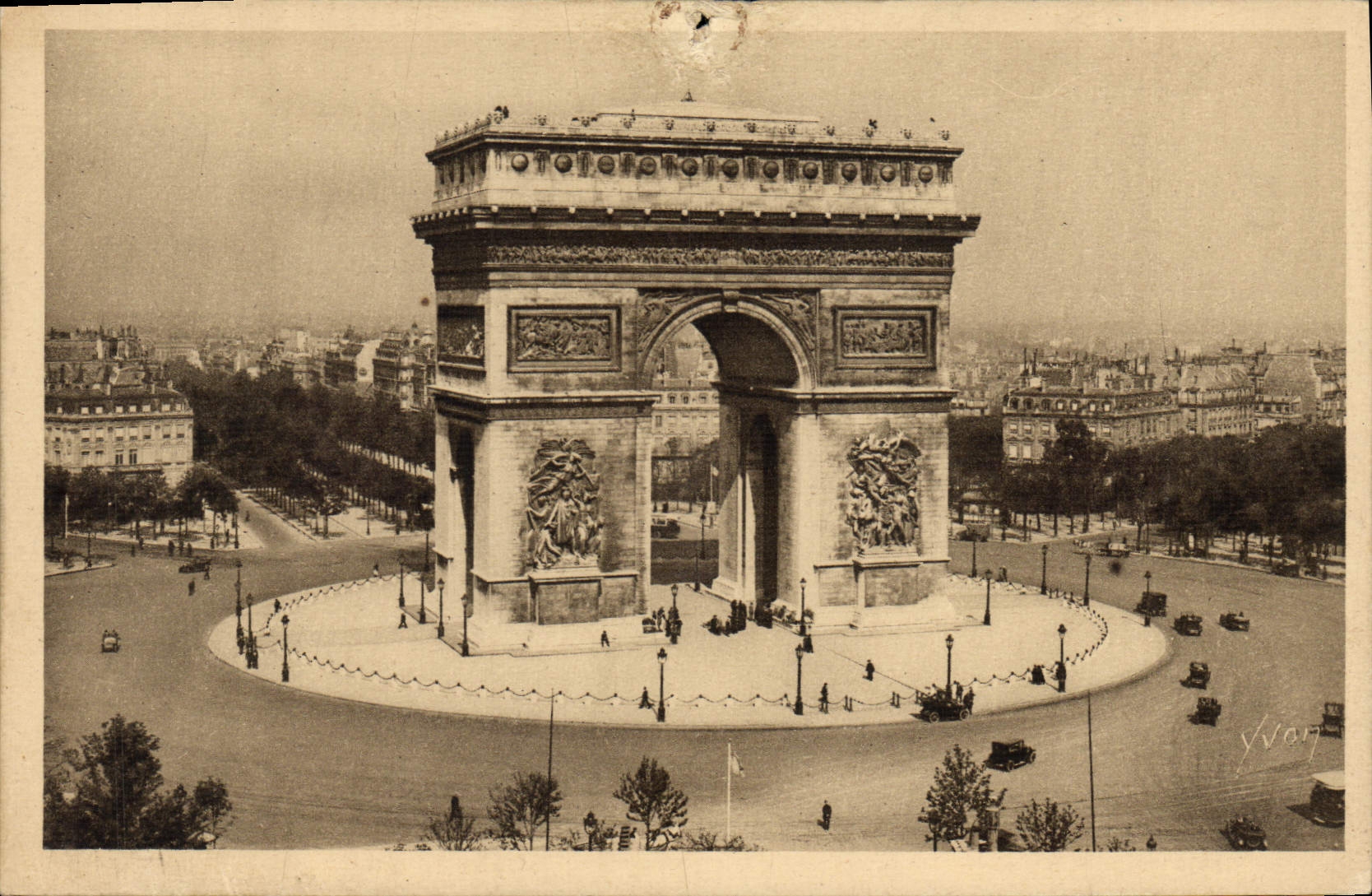 CPA Paris en Flanant L'Arc de Triomphe et la Place de l'Etoile 