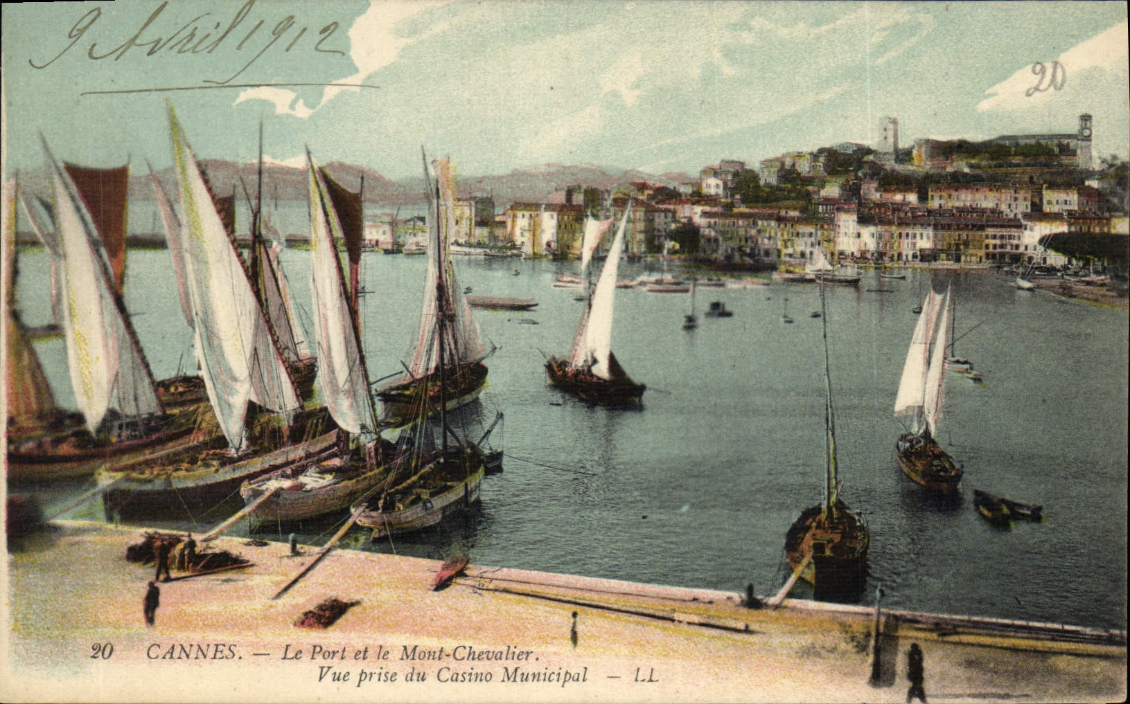 CANNES — Le Port et le Mont-Chevalier — Vue prise du Casino Municipal — L.L.