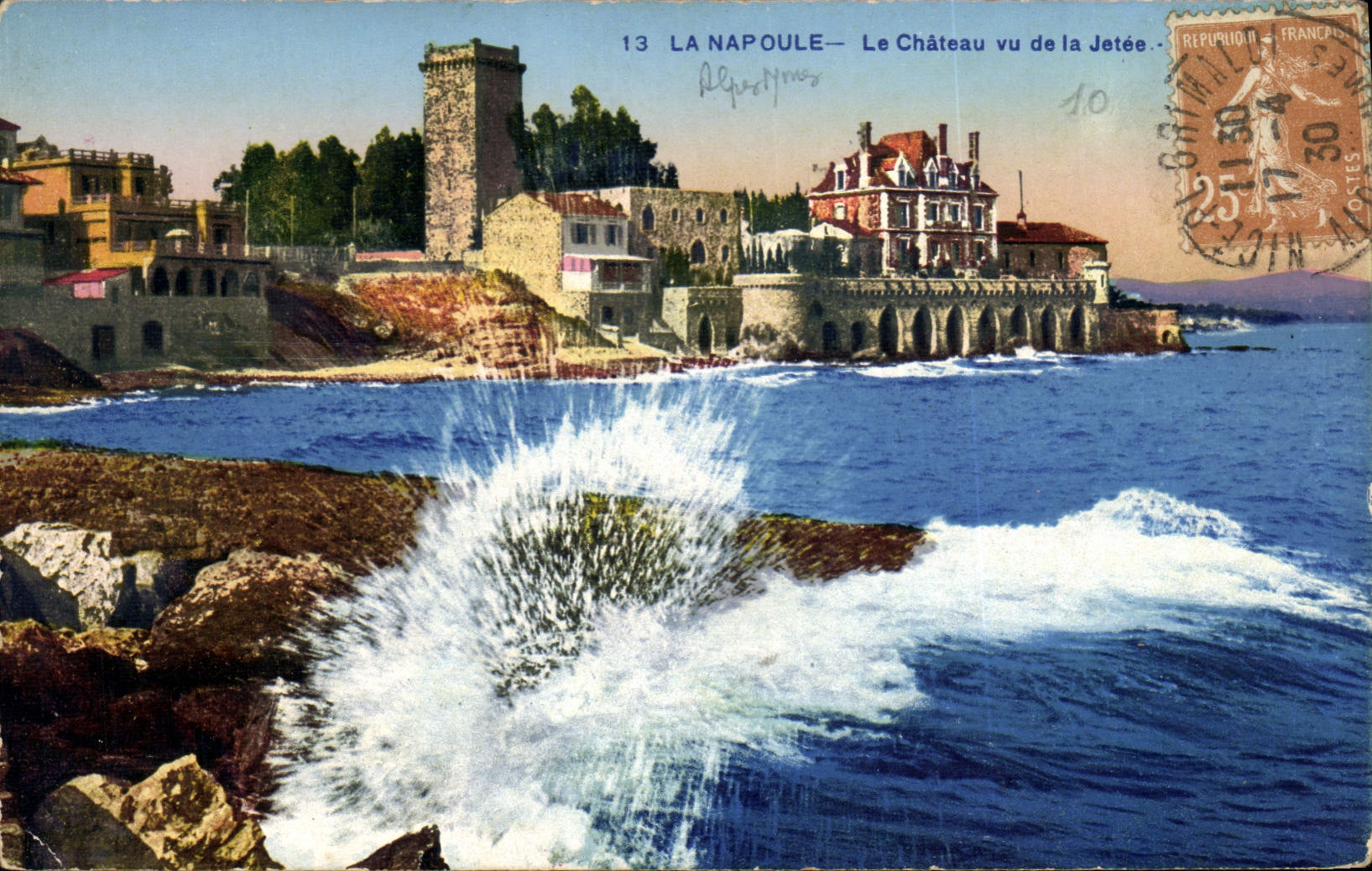 CPA La Napoule Le Chateau vu de la Jetee 