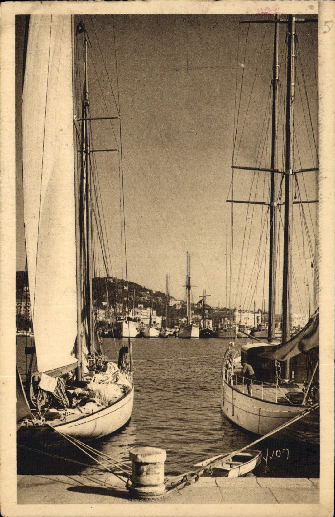 Yachts dans le Port — Cannes (Alpes-Maritimes) — Les Editions d'Art Yvon, Paris
