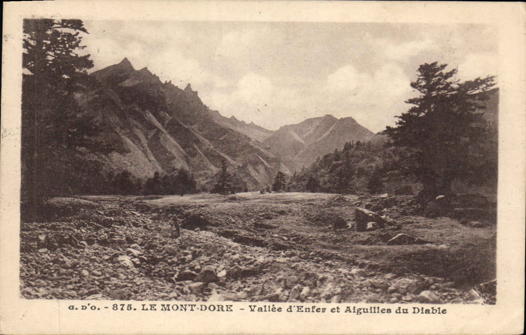 CPA Le Mont Dore Vallee d'Enfer et Aiguilles du Diable 