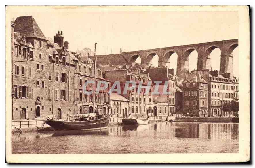 CPA Morlaix Maison du XVI siecle Sur le Quai de Treguier Bateau