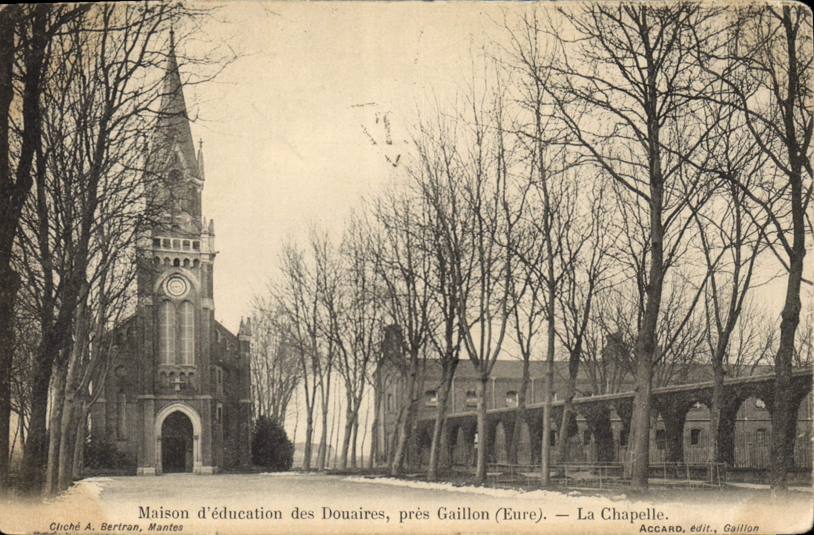 Maison d'éducation des Douaires, près Gaillon (Eure) — La Chapelle — Accard, édit. Gaillon