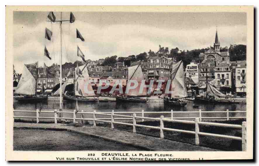 Deauville, la Plage Fleurie — Vue sur Trouville et l'Église Notre-Dame des Victoires — n° 252