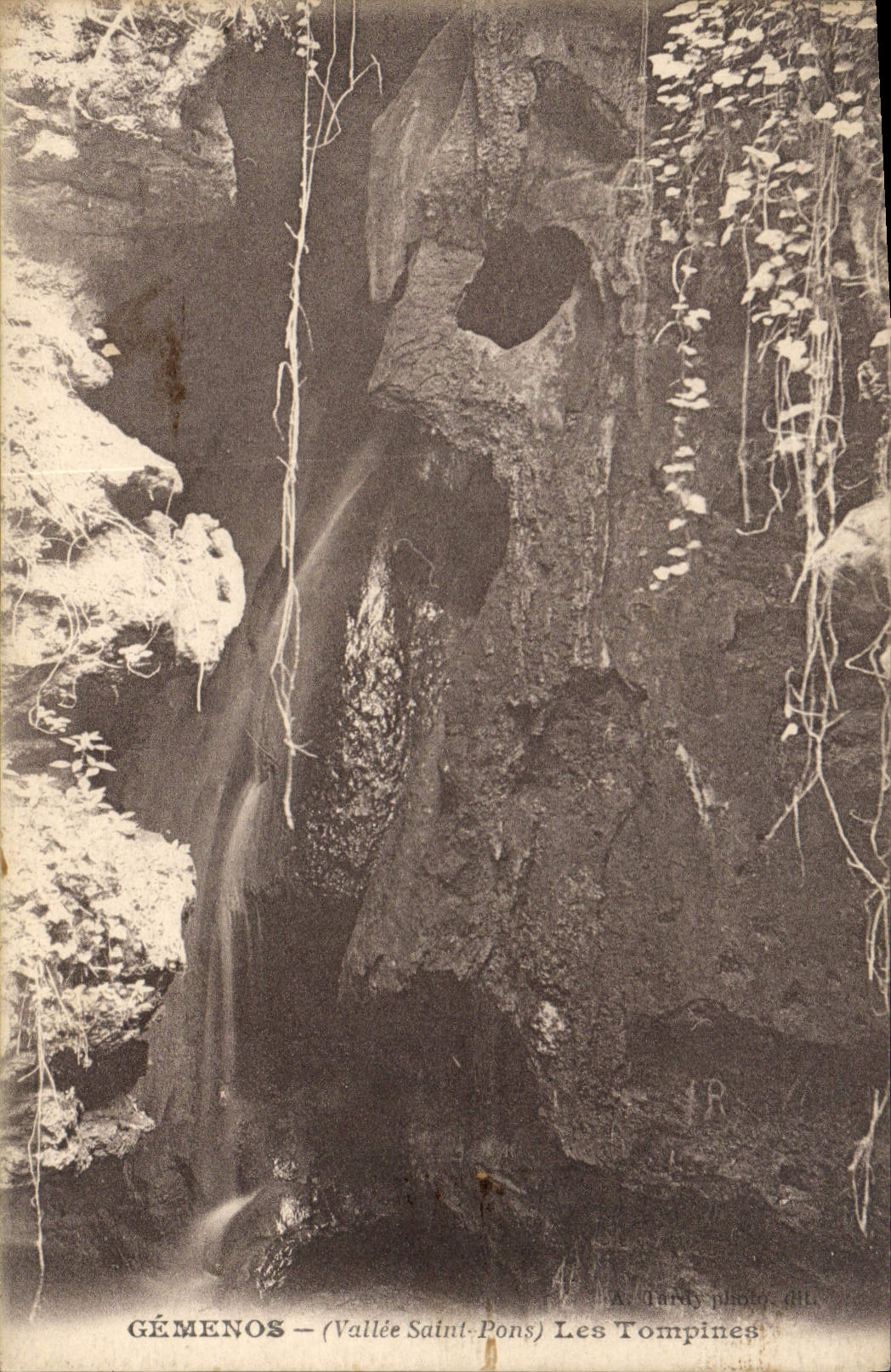 CPA Gemenos Vallee Saint Pons Les Tompines 