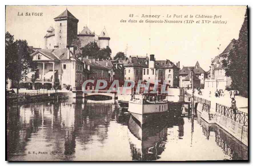 CPA La Savoie Annecy Le Port et le Chateau fort des ducs de Genevois Nemours Bateau