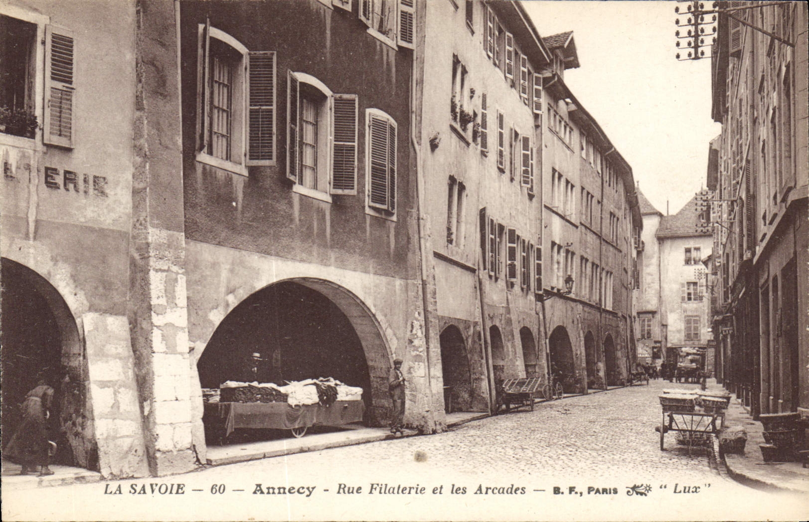 CPA Annecy Rue Filaterie et les Arcades 