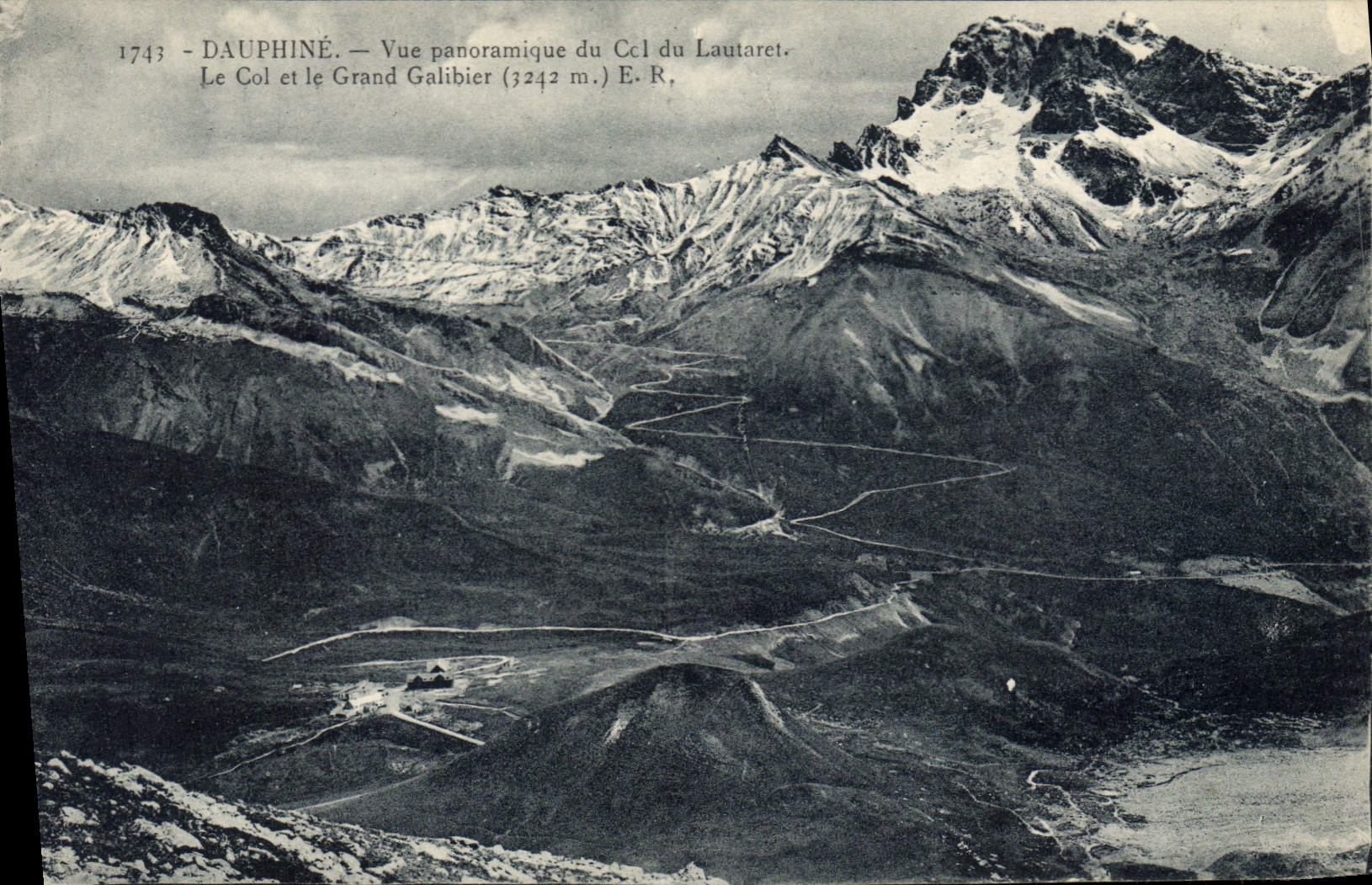 Dauphiné — Vue panoramique du Col du Lautaret. Le Col et le Grand Galibier (3242 m.) E. R.
