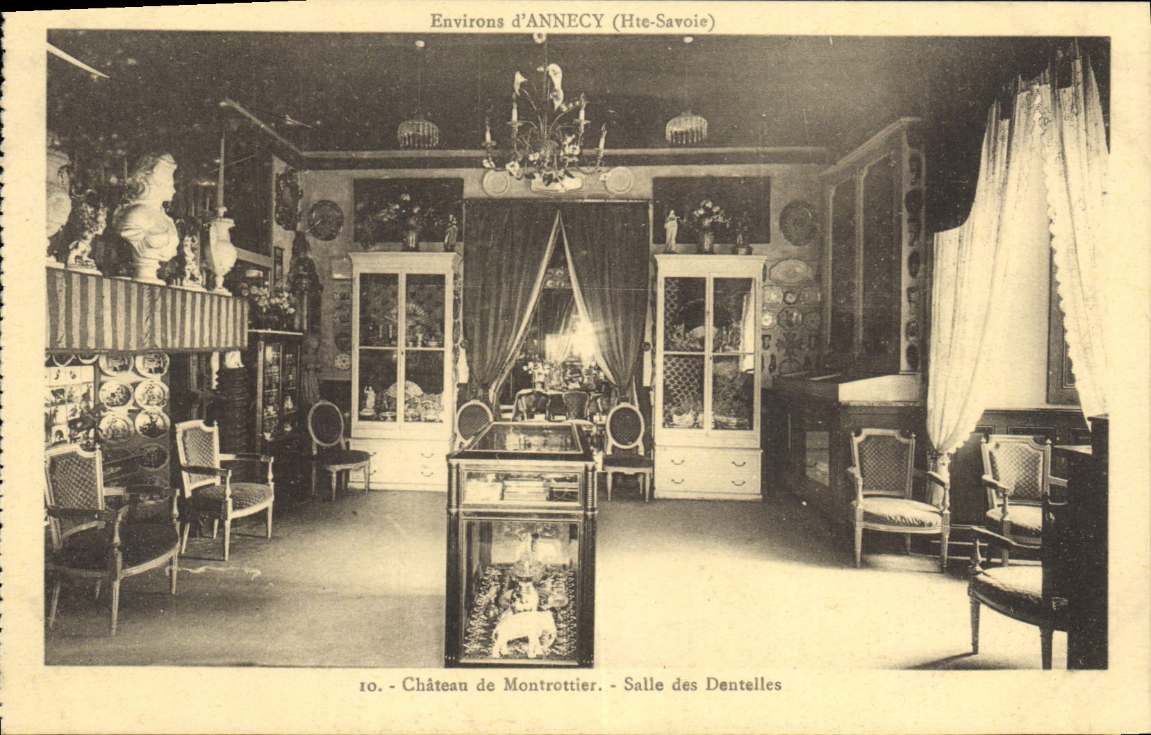 Château de Montrottier — Salle des Dentelles — Environs d'Annecy (Haute-Savoie)