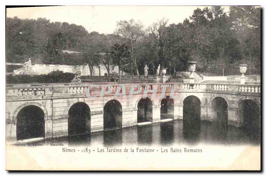 CPA Nimes Les Jardins de la Fontaine Les Bains Romains 