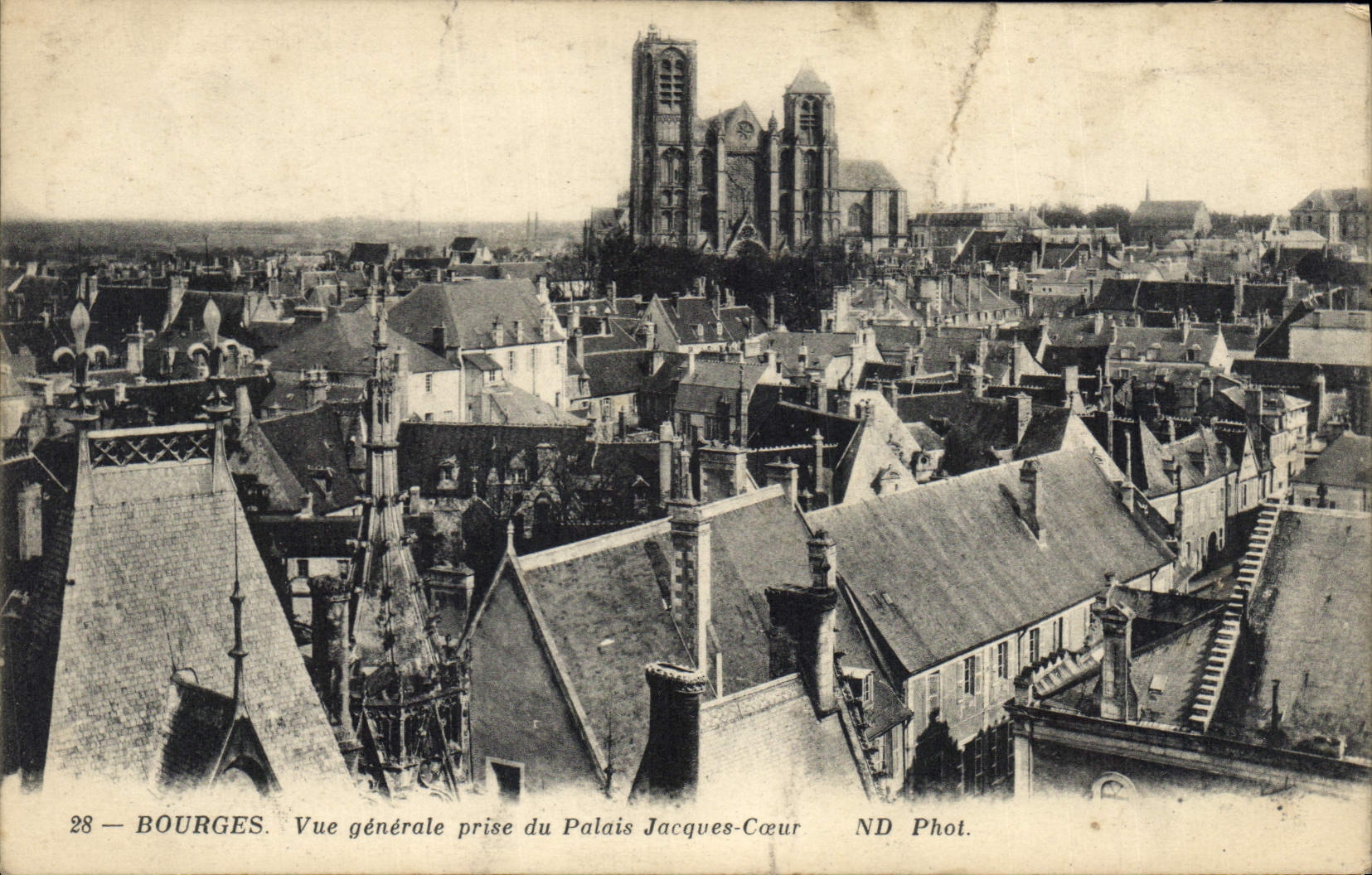 CPA Bourges Vue generale prise du Palais Jacques Coeur 