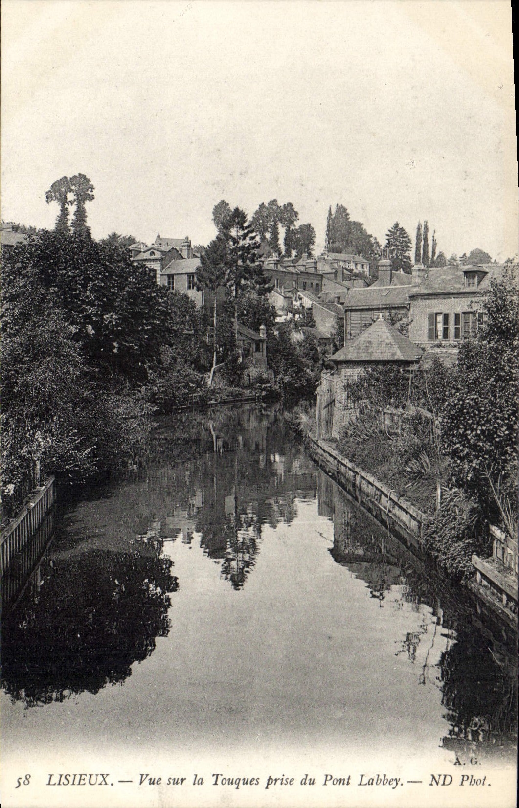 Lisieux — Vue sur la Touques prise du Pont Labbéy — ND G Phot.