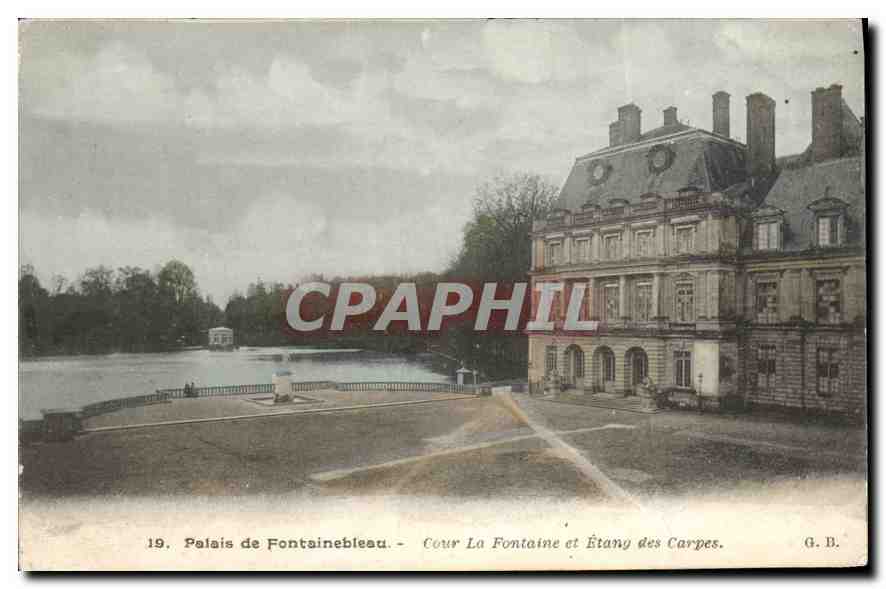Palais de Fontainebleau — Cour La Fontaine et Étang des Carpes — G.B.
