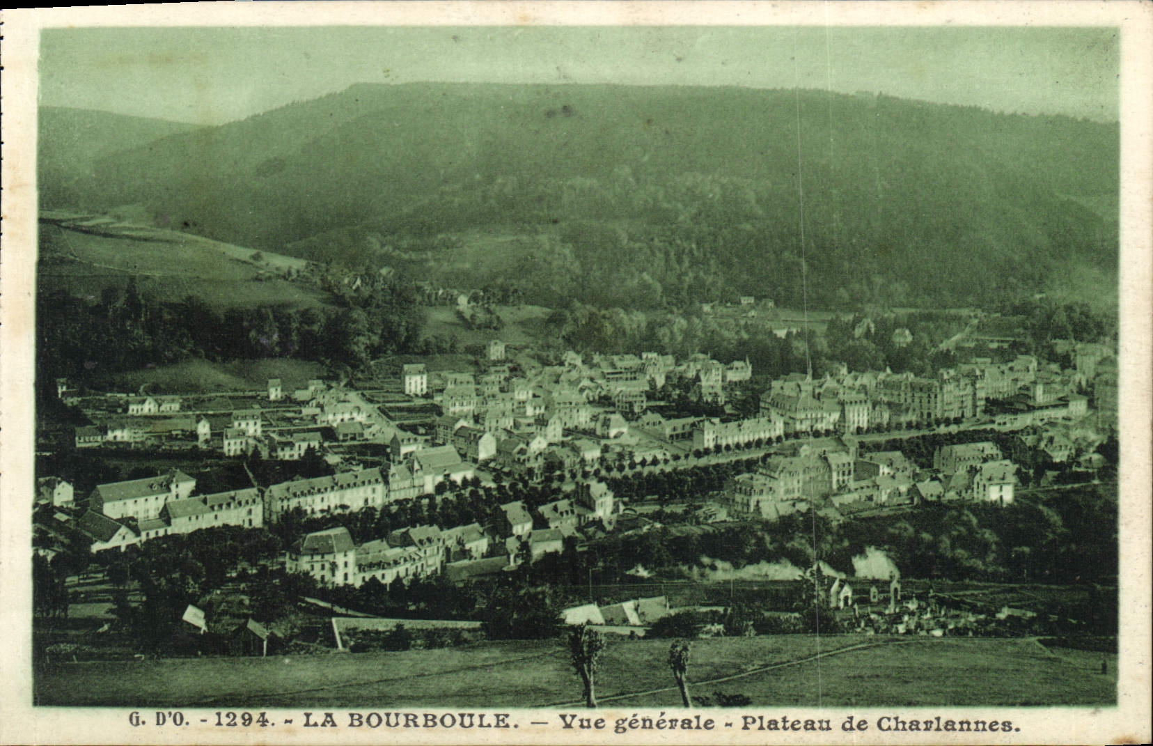 CPA La Bourboule Vue generale Plateau de Charlannes 