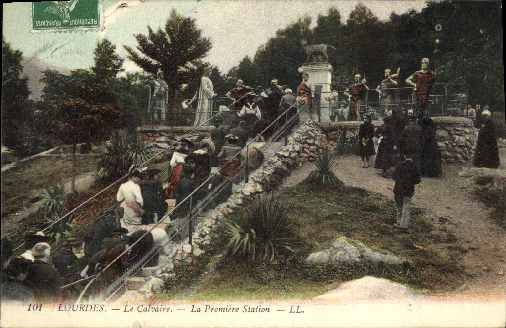 CPA Lourdes Le Calvaire La Premiere Station 