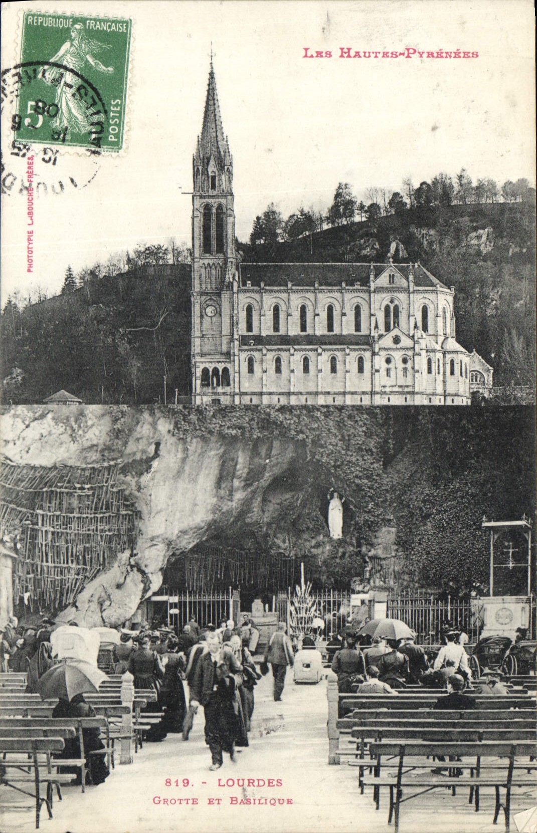 CPA Les Hautes Pyrenees Lourdes Grotte et Basilique 