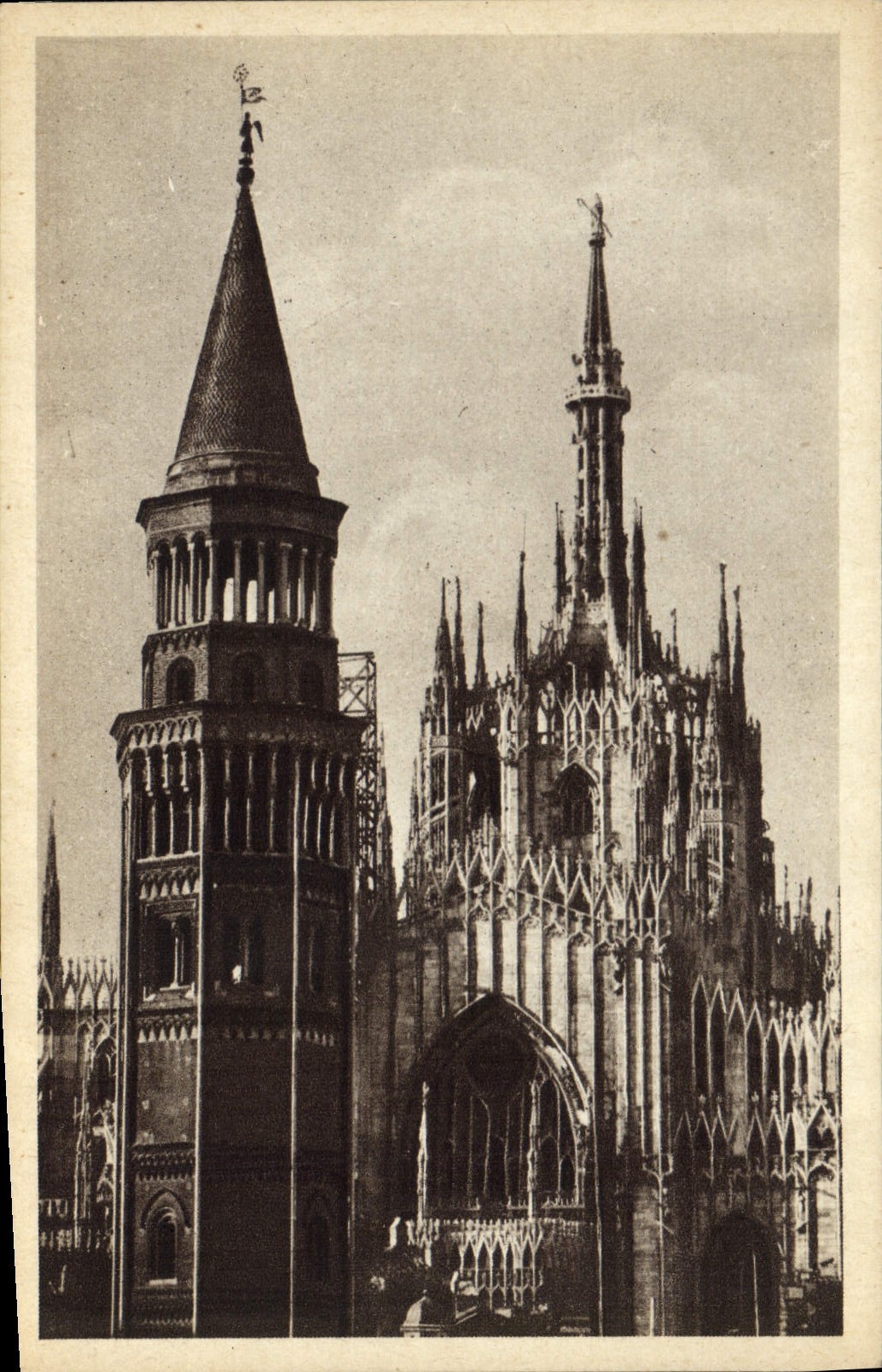 CPA Milano Campanile delle Ore Cattedrale 