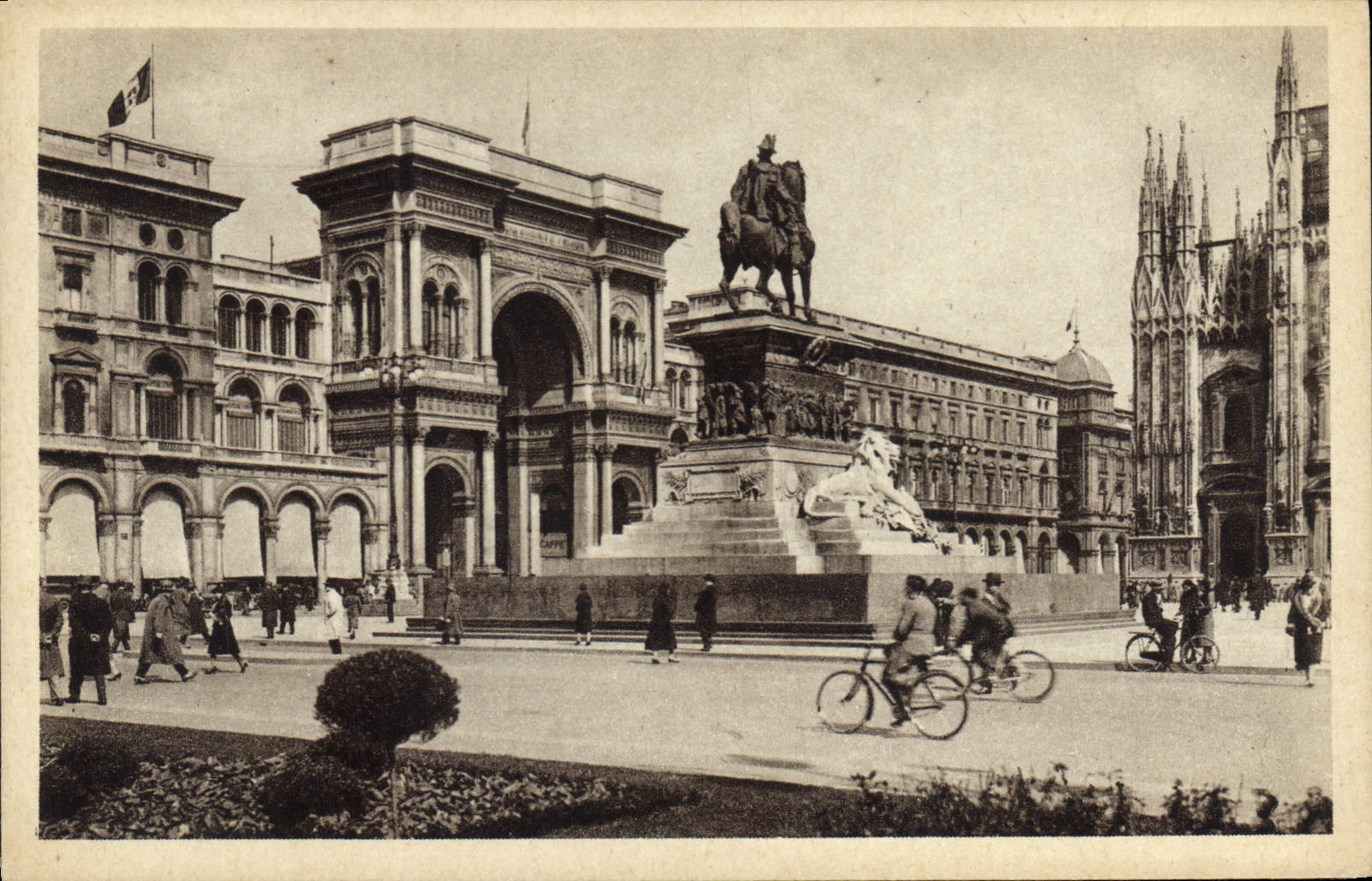 CPA Milano Monumento a Vittorio Emanuele II 