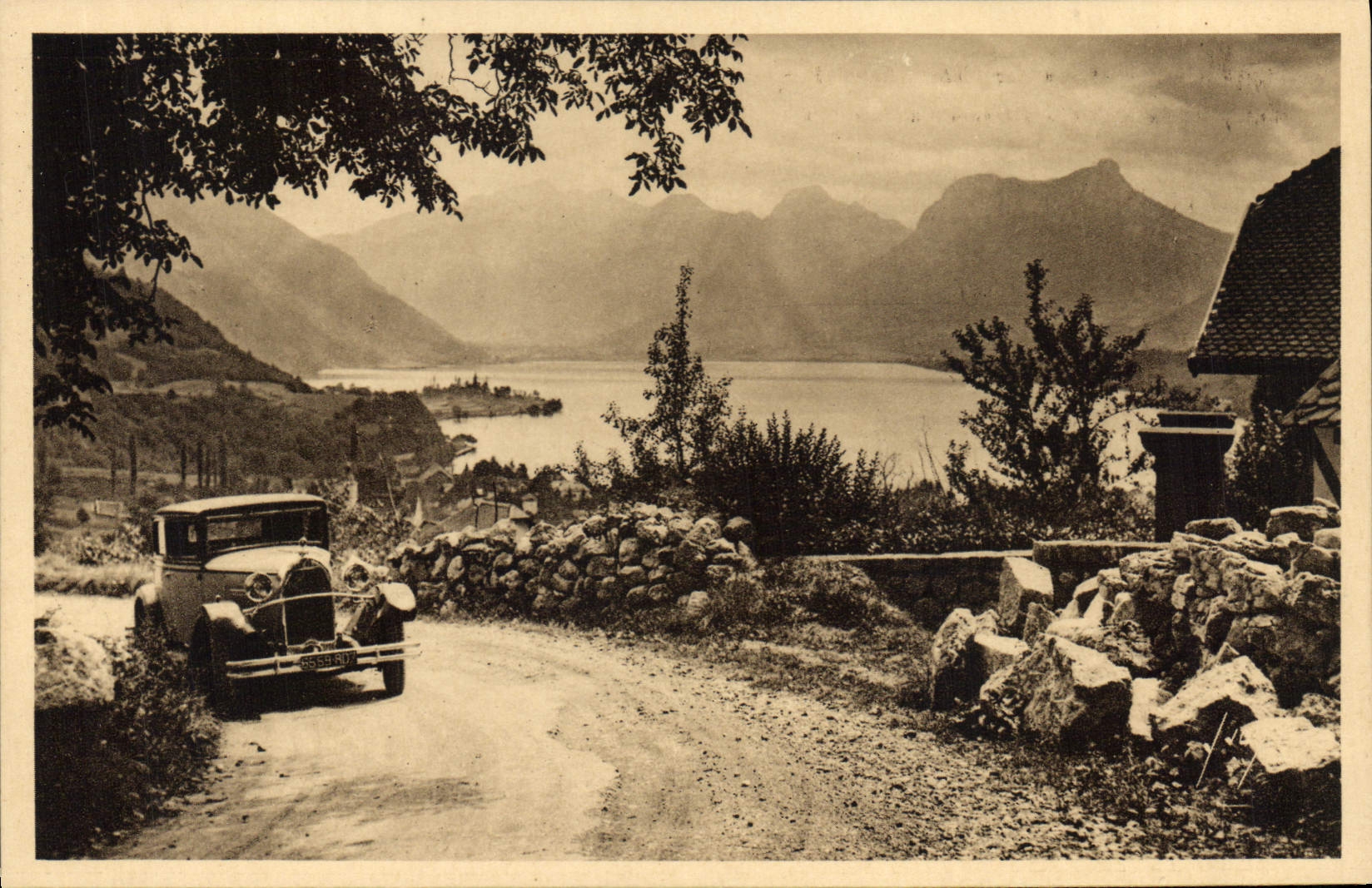Annecy et son Lac (Haute-Savoie) — Vue prise de la Route d'Annecy à Talloires — Éditions d'Art Yvonn, Paris