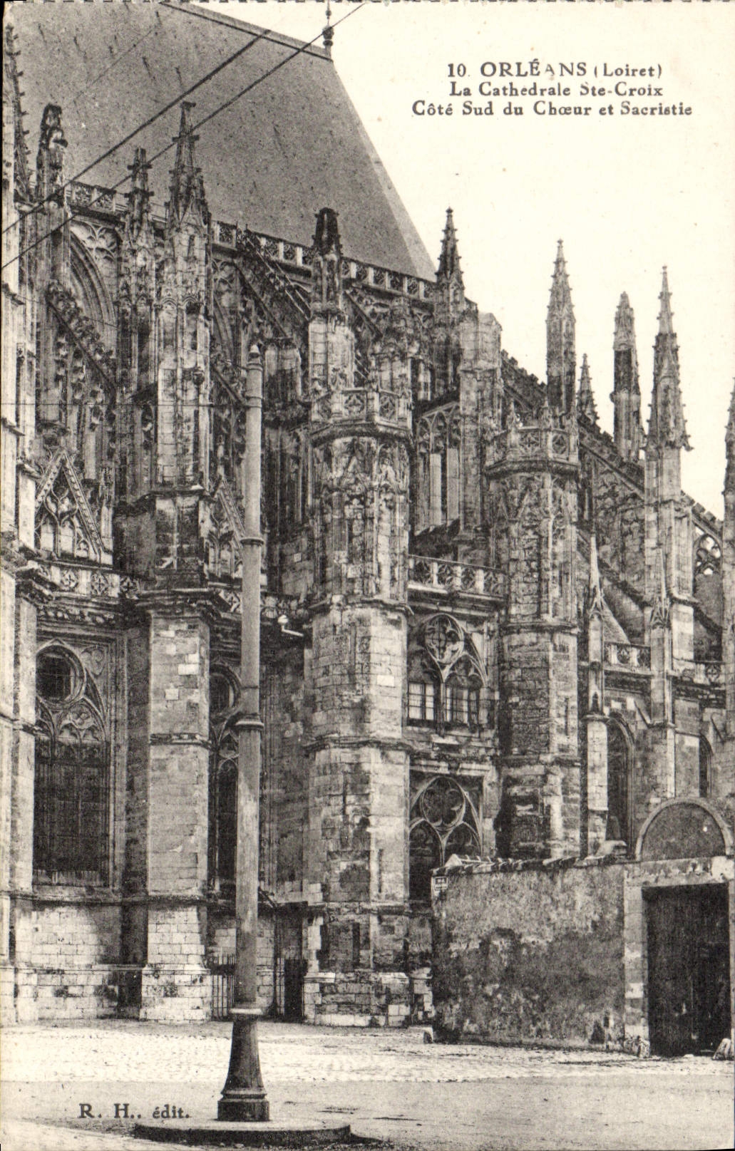CPA Orleans Loiret la Cathedrale Ste Croix Cote Sud du Choeur et Sacristie 
