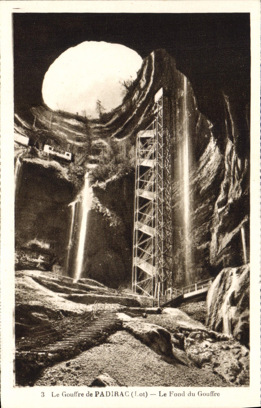 Le Gouffre de PAdIRAC (Lot) — Le Fond du Gouffre