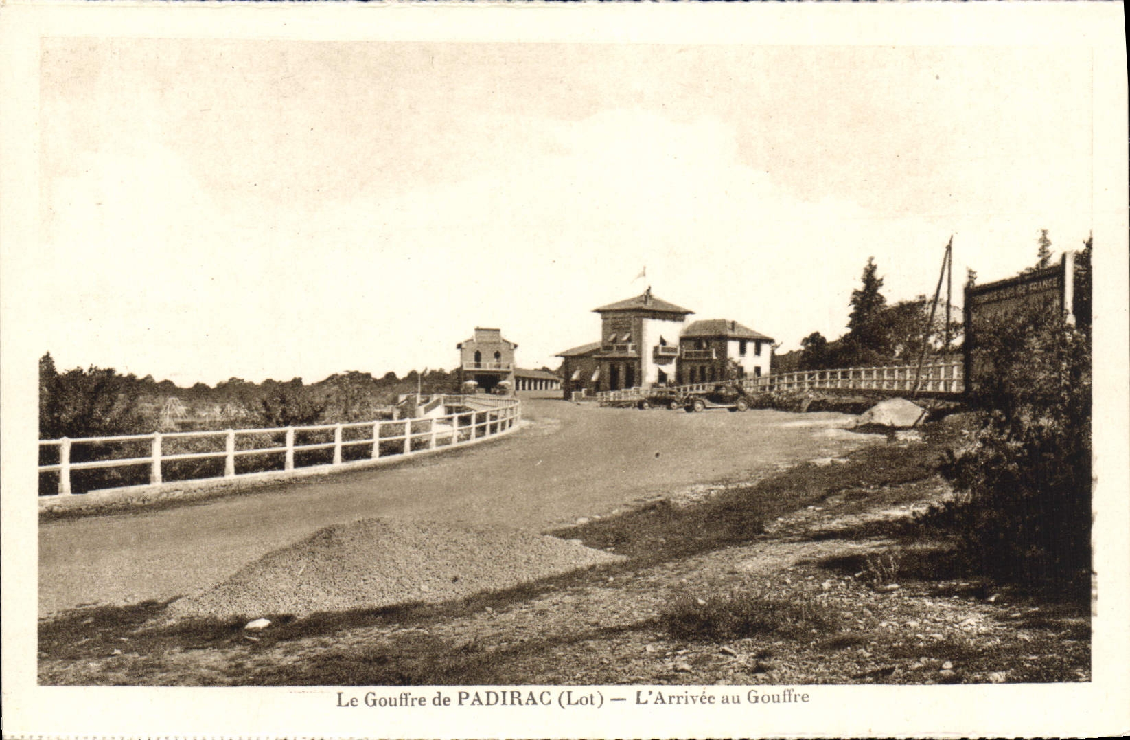 Le Gouffre de PADIRAC (Lot) — L'Arrivée au Gouffre