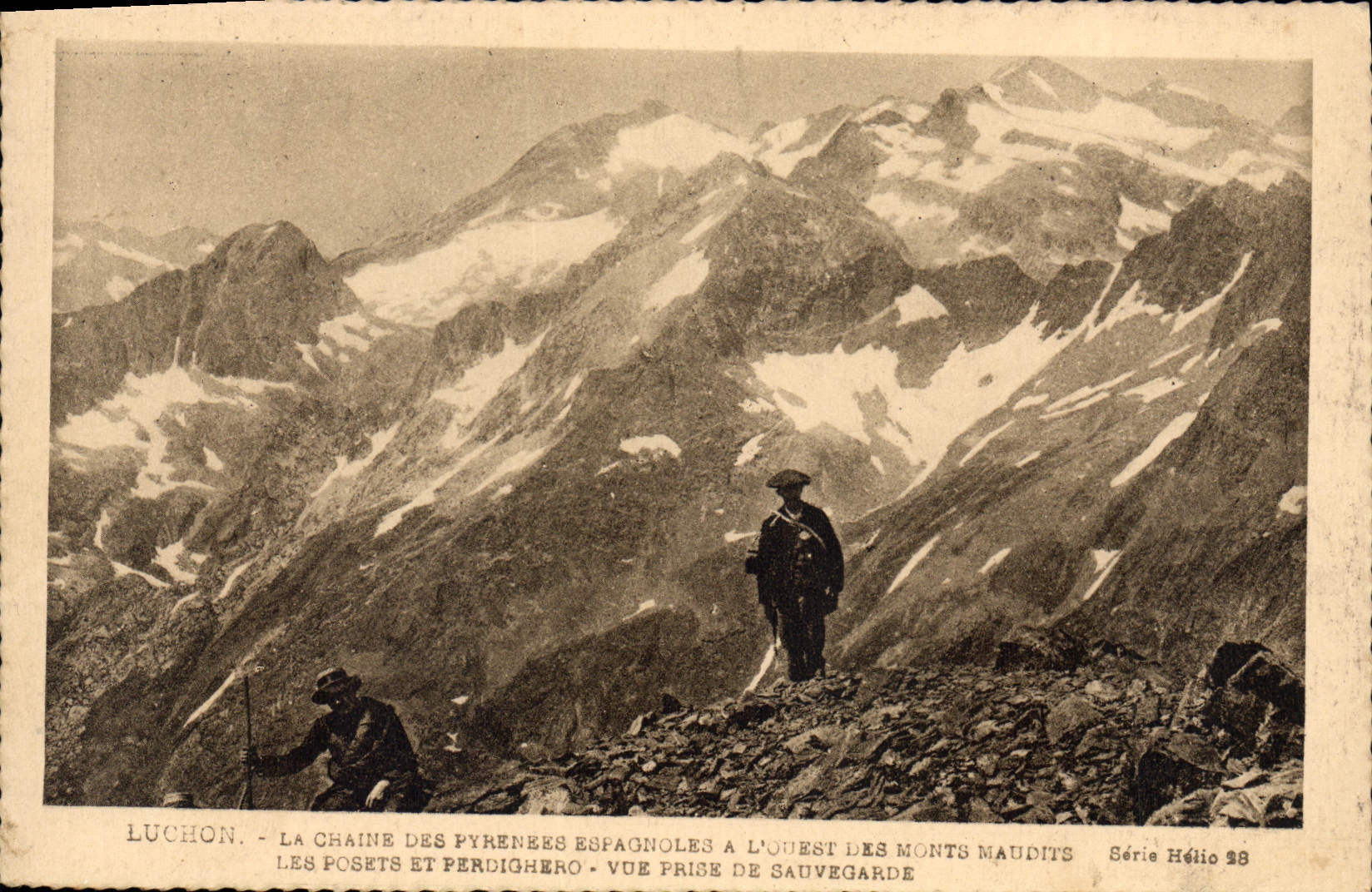 CPA Luchon la Chaine des Pyrenees Espagnoles a l'ouest Monts Maudits les Posets et Perdighero vue pr