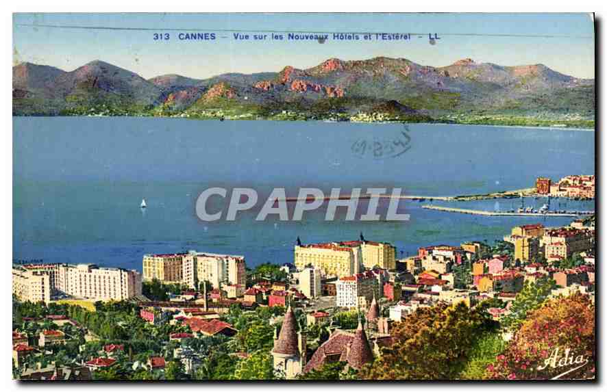 CPA Cannes vue sur les Nouveaux hotels et l'Esterel 