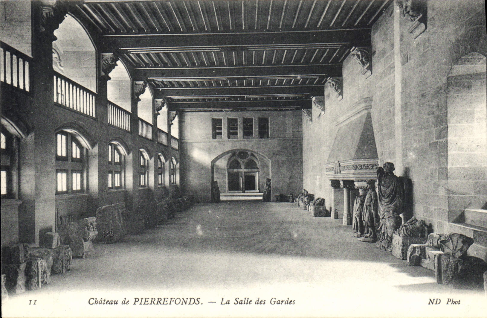 CPA Chateau de Pierrefonds la salle des gardes 