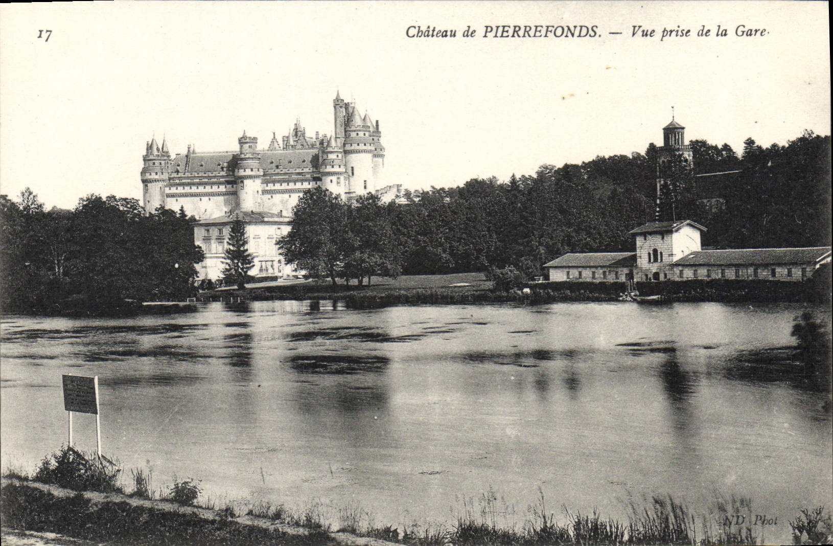 Château de PIERREFONDS — Vue prise de la Gare — ND Phot
