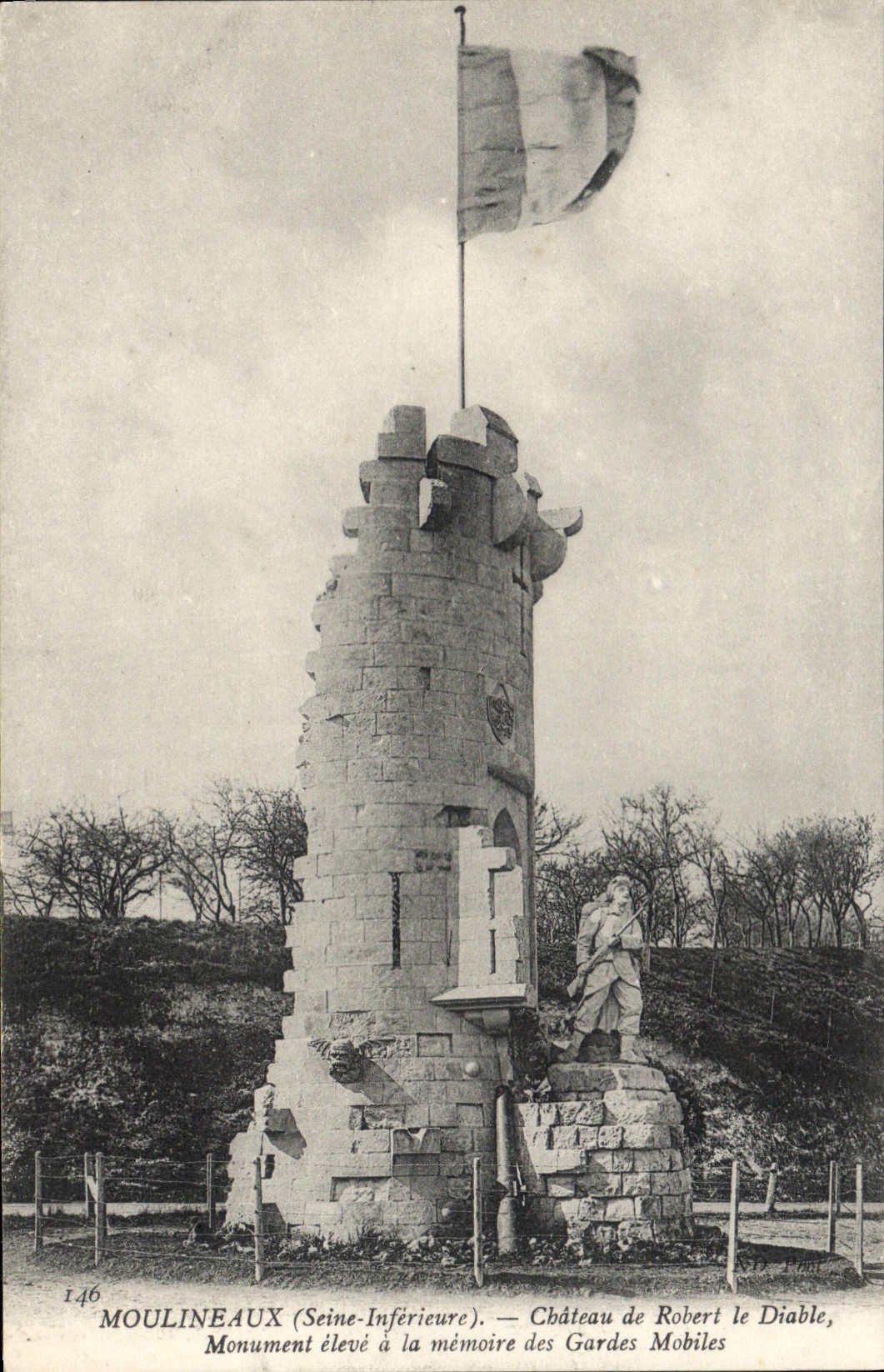 CPA Moulineaux Seine Inferieure Chateau de Robert le Diable Monument eleve a la memoire des Gardes M