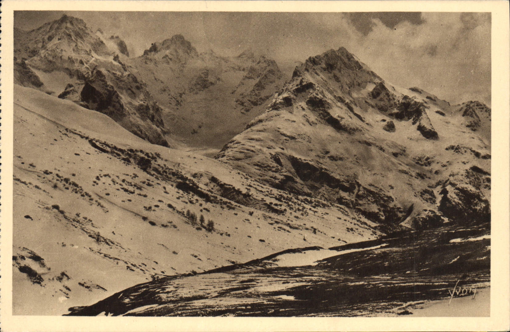 Les Alpes — Vue sur les Pics de Neige, du Lautaret, le Pic Gaspart, le Bec et le Pic de l'Homme — Les Editions d'Art YVON, Paris