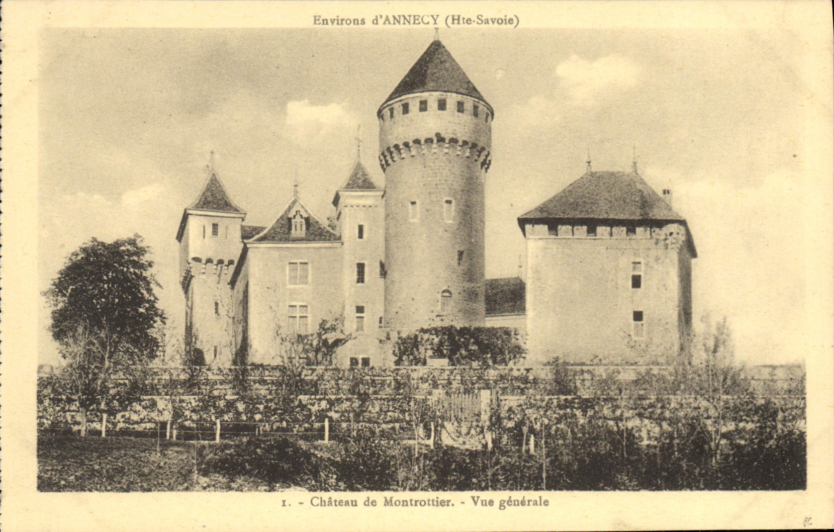 CPA Environs d'Annecy Hte Savoie chateau de Montrottier vue generale 