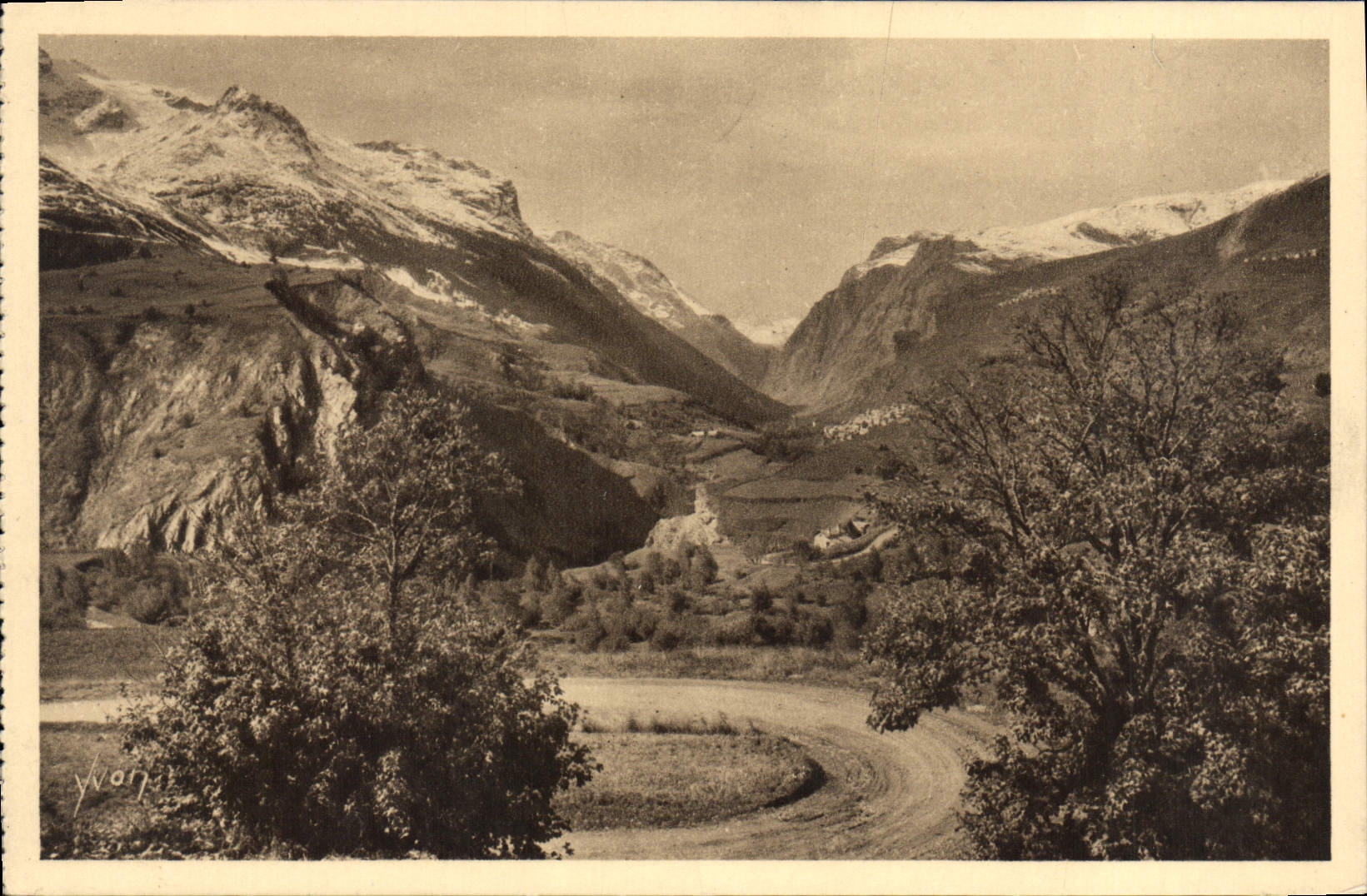 La Haute Vallée de la Romanche — fermée par un amphithéâtre de glaciers — Les Éditions d'Art YVON, Paris