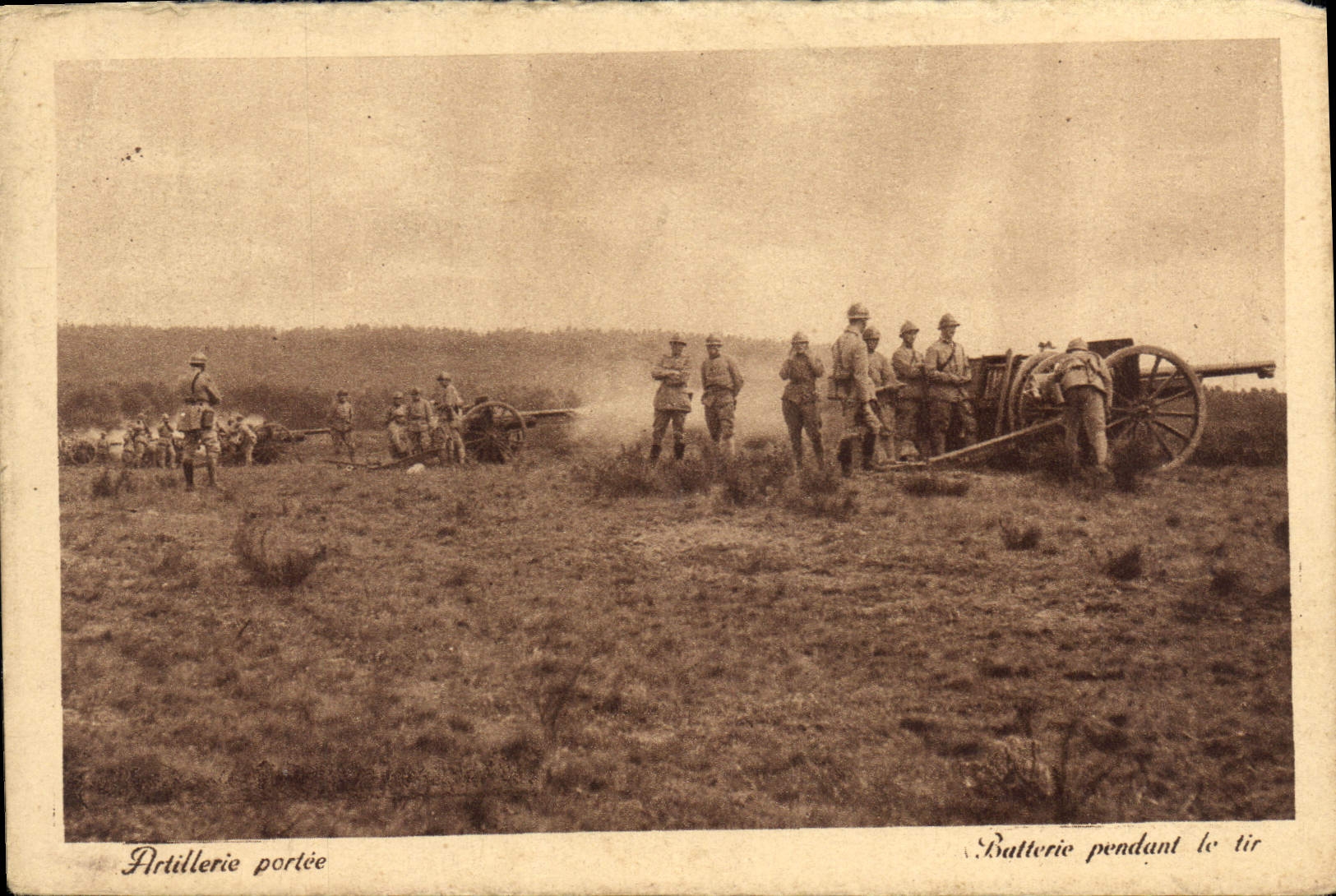 CPA Artillerie Portee Batterie Pendant le tir 